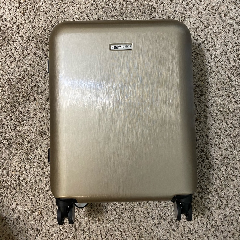 Amazon basics Gold Carryon (55 x 40 x 20 cm)